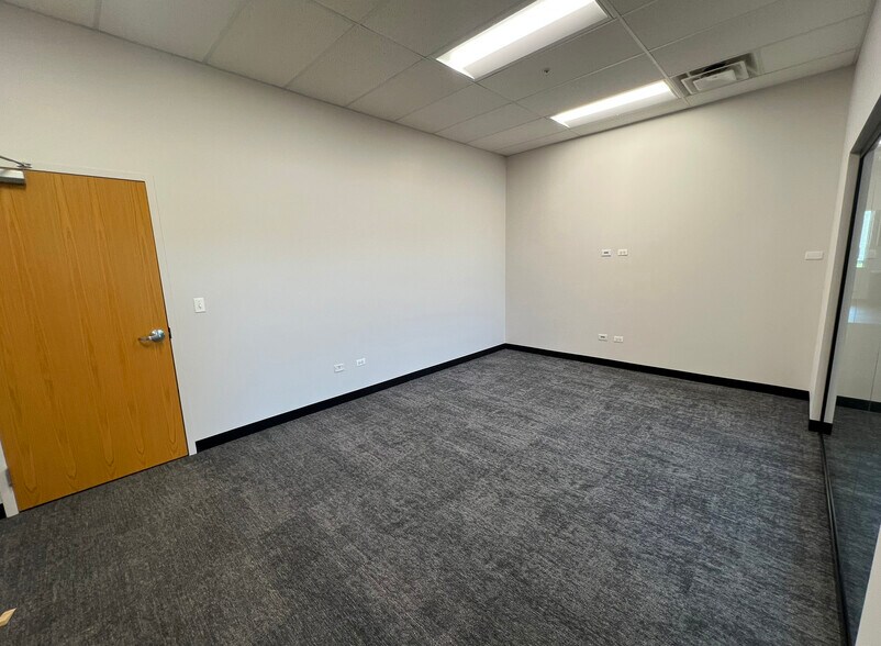 More Photos Of 1455 Sequoia Dr, Aurora Distribution For Lease