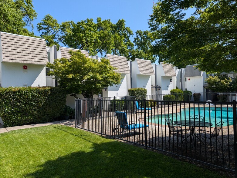 More Photos Of 1158 Humboldt St, Santa Rosa Apartments For Sale