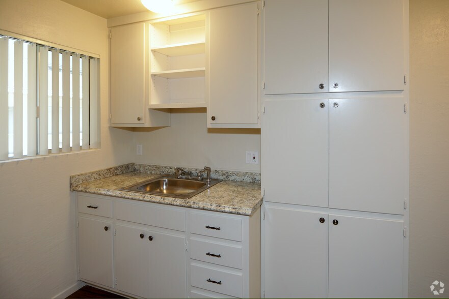 More Photos Of 618-631 Plaza Ave, Sacramento Apartments For Sale