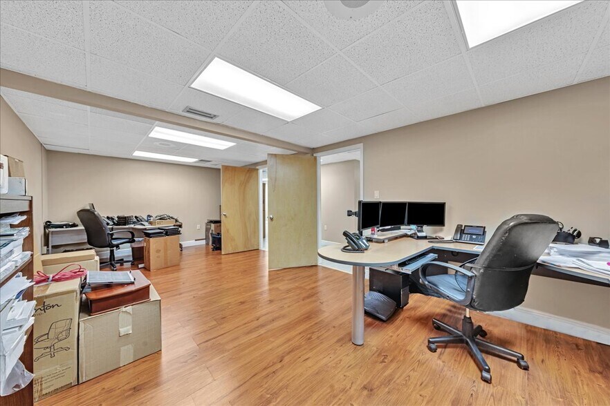 More Photos Of 6187 NW 167th St, Miami Lakes Office For Sale