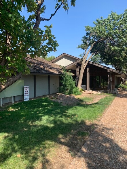 More Photos Of 2411 Heritage Trl, Enid Office For Sale