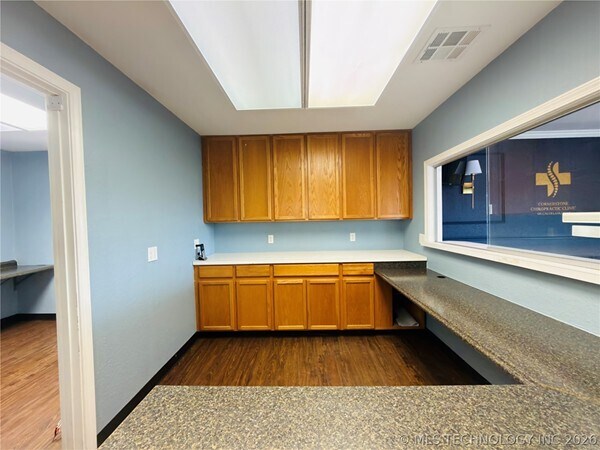 More Photos Of 1002 E Cherry St, Cushing Medical For Sale
