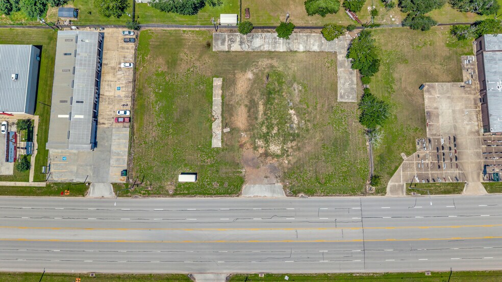 More Photos Of 9505 N Navarro St, Victoria Land For Sale