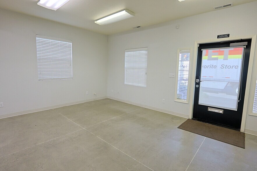 More Photos Of 137 Hall Ave, Coos Bay Office For Sale