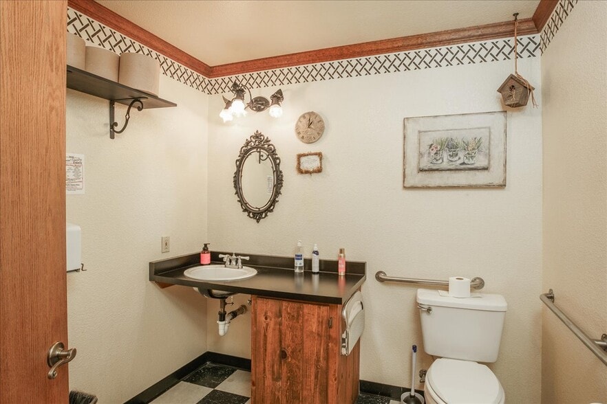 More Photos Of 15771 Main St, Crescent Mills Freestanding For Sale