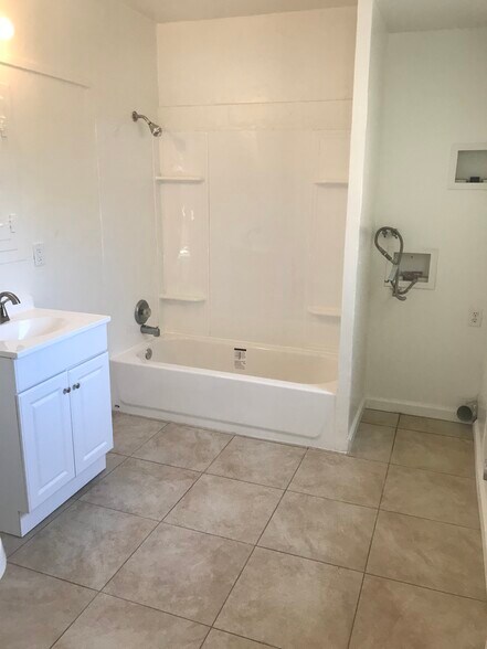 More Photos Of 2016-2020 E Main St, Ventura Storefront Retail Office For Sale