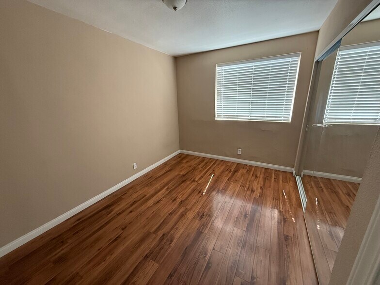More Photos Of 12422 Bromwich St, Pacoima Land For Lease