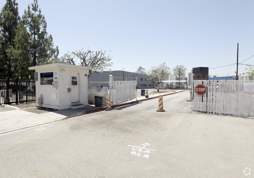 More Photos Of 1061 W 5th St, Azusa Warehouse For Lease