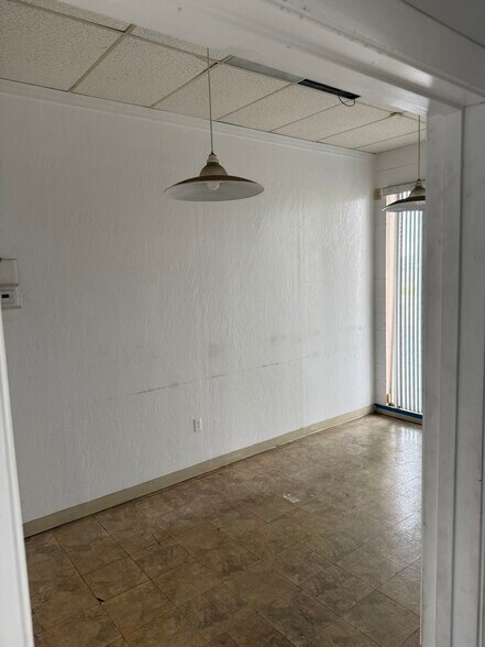 More Photos Of 8485 S US Highway 17/92, Casselberry Storefront Retail Office For Lease