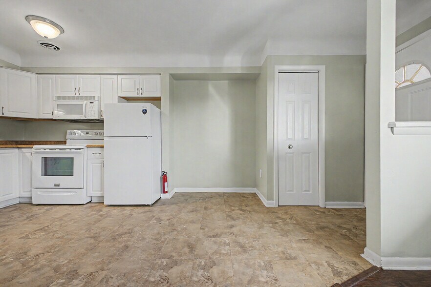 More Photos Of 4222 Drouillard St, Lincoln Park Apartments For Sale