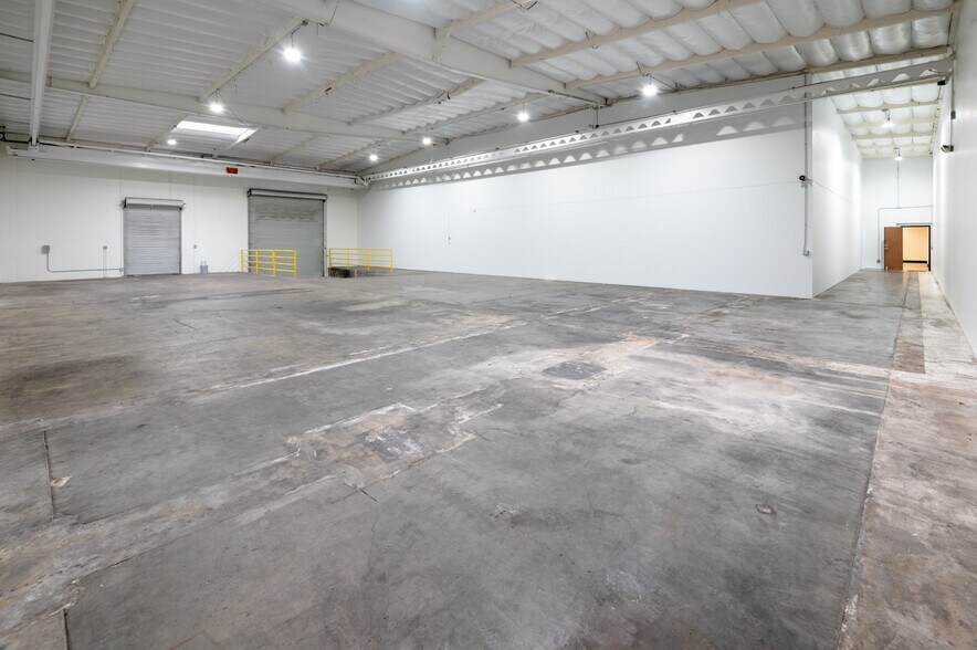 More Photos Of 20700 Belshaw Ave, Carson Warehouse For Lease