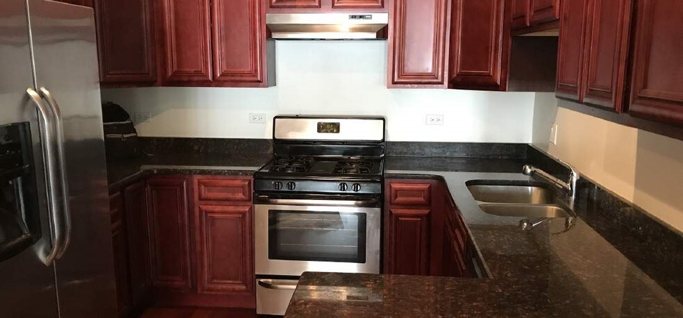 More Photos Of 720 W 47th St, Chicago Apartments For Lease