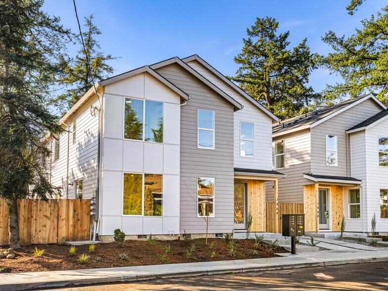 More Photos Of 7468 Tolman St, Portland Multifamily For Sale
