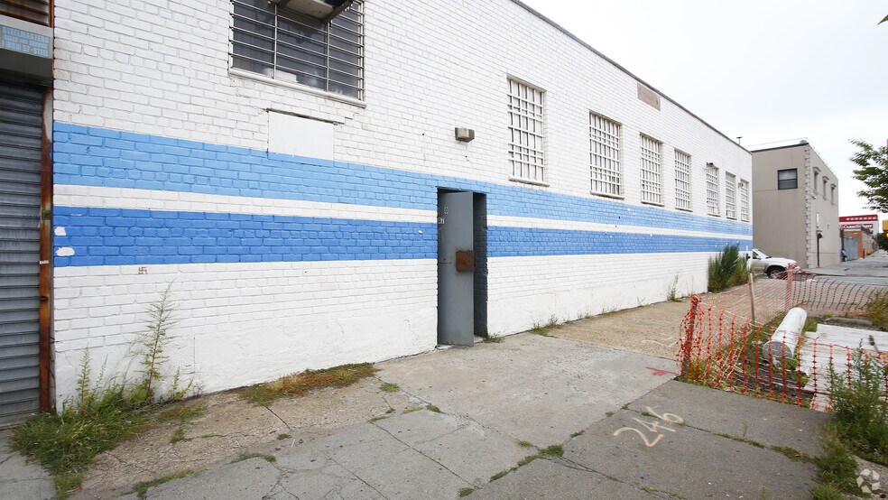 More Photos Of 156 Hinsdale St, Brooklyn Warehouse For Lease