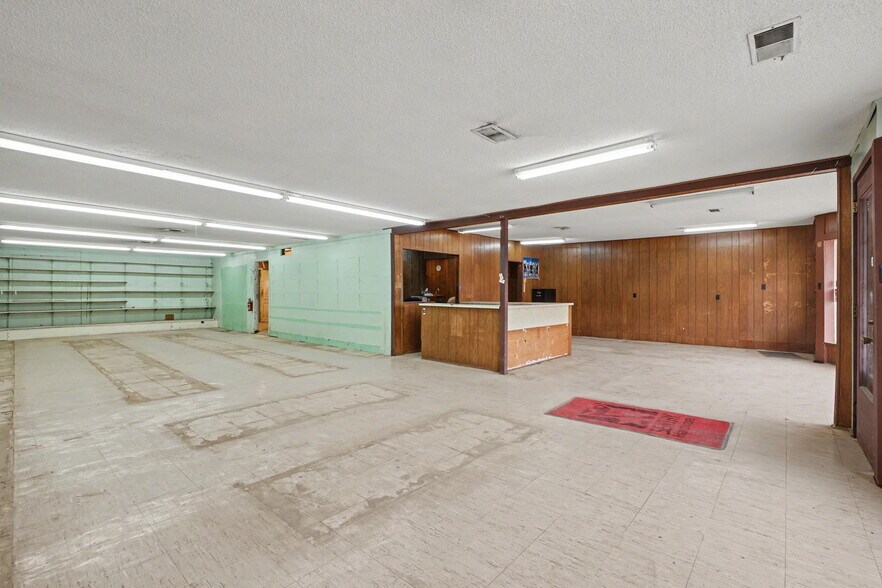 More Photos Of 9420-9424 MO-100, New Haven General Retail For Sale