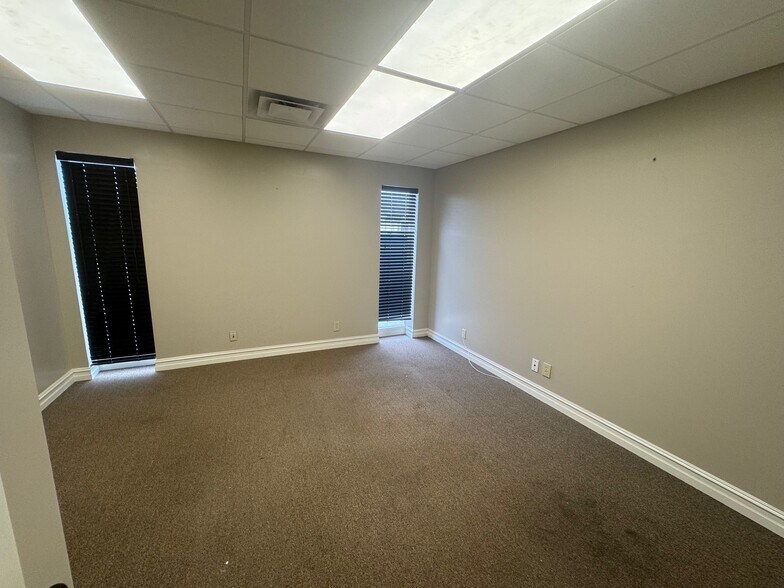 More Photos Of 6935 E 12th St, Tulsa Manufacturing For Lease