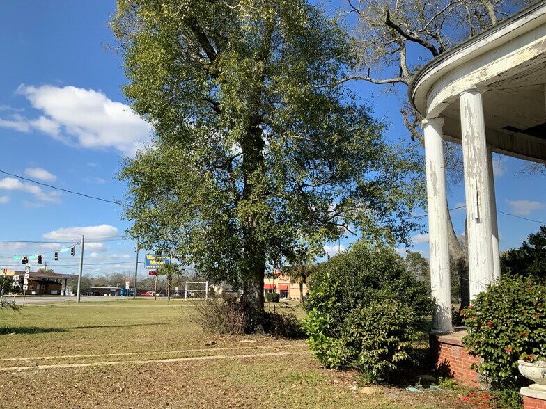 More Photos Of 21 E Jarman St, Hazlehurst Shelter For Sale