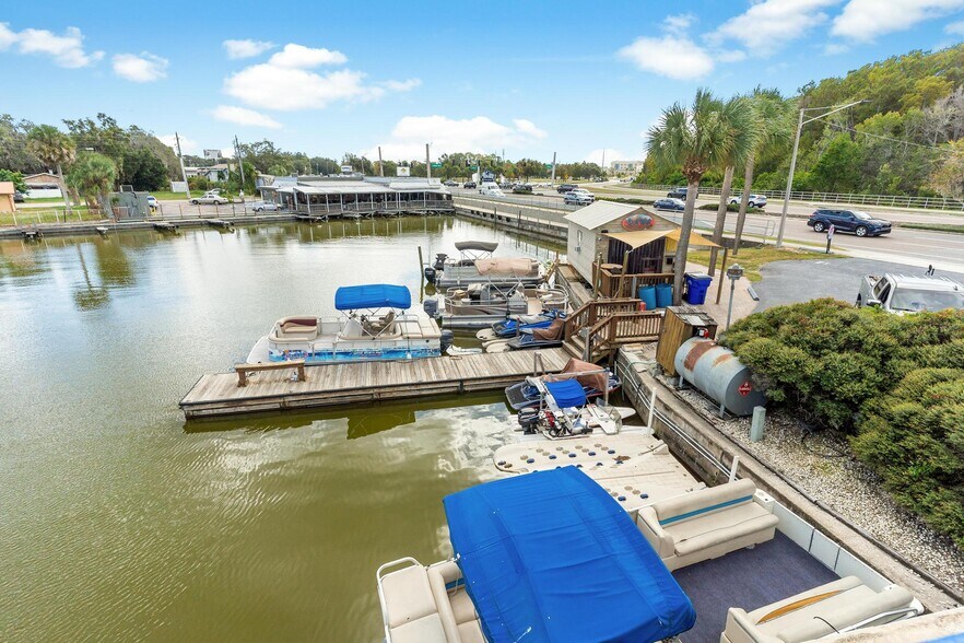 More Photos Of 1006 W Burleigh Blvd, Tavares General Retail For Sale