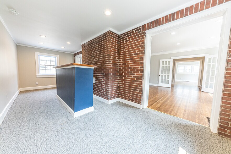 More Photos Of 3656 N Washington Blvd, Indianapolis Office Residential For Sale