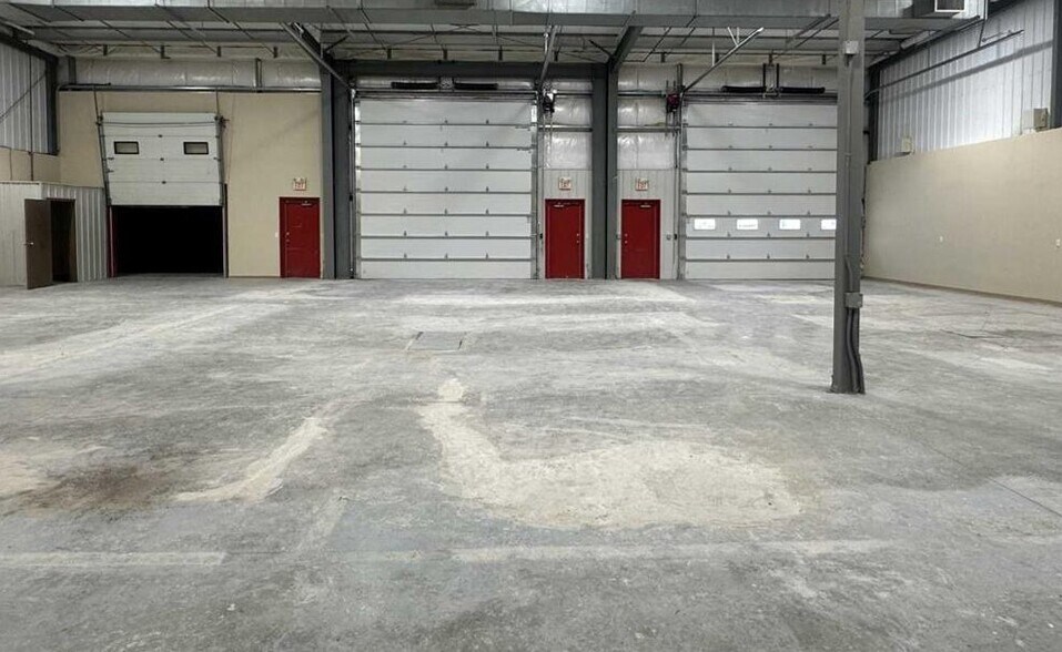 More Photos Of 10203B 123 St, Grande Prairie Warehouse For Lease