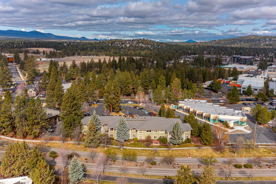 More Photos Of 1011 SW Emkay Dr, Bend Office For Lease