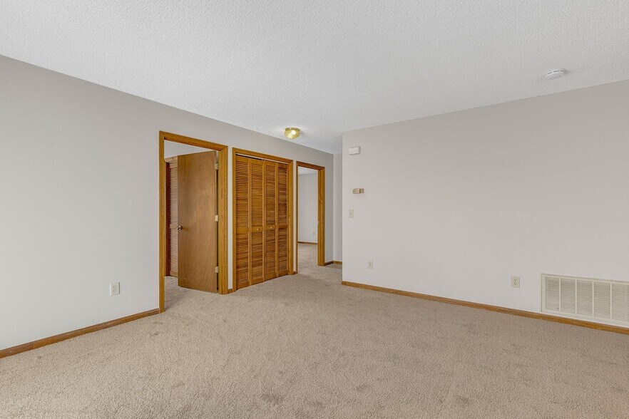 More Photos Of 1 Shagbark Ln, Seneca Apartments For Sale
