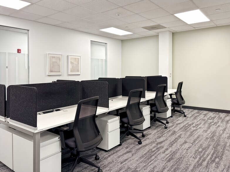 More Photos Of 34125 US Highway 19 N, Palm Harbor Coworking Space