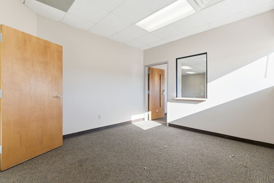 More Photos Of 1612 N Osteopathy, Kirksville Office For Sale