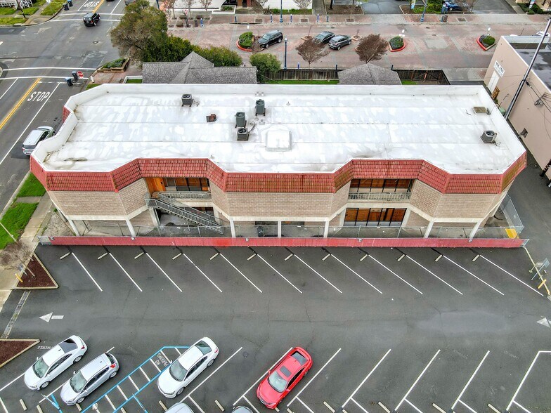 More Photos Of 934 Missouri St, Fairfield Office For Sale
