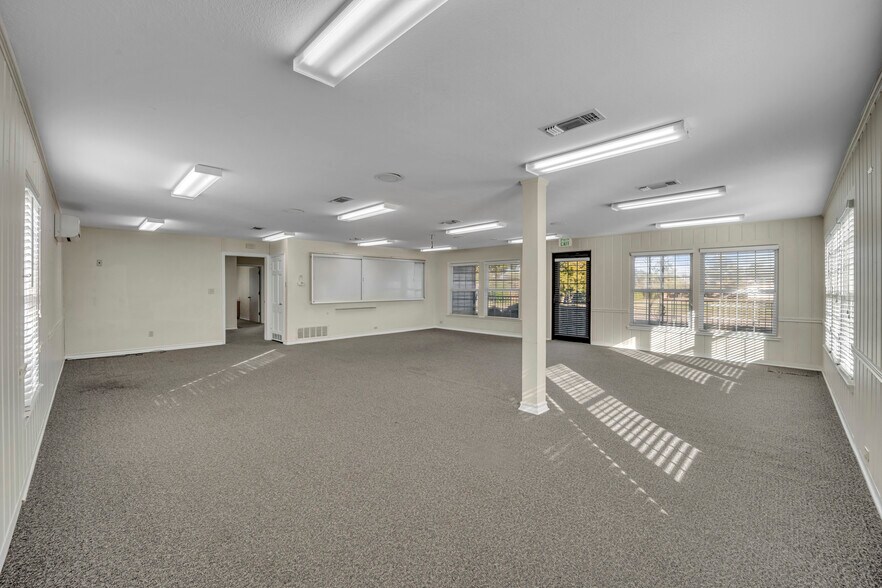 More Photos Of 600 S Davis Dr, Arlington Office For Lease