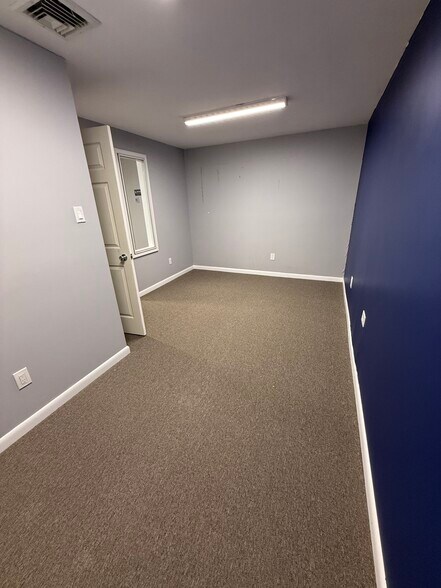 More Photos Of 130 Lenox Ave, Stamford Warehouse For Lease