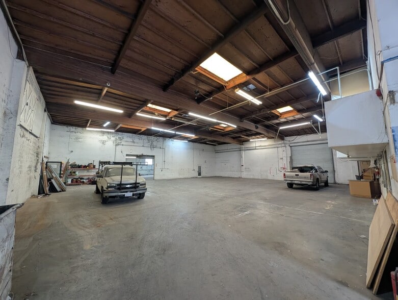 More Photos Of 2120 W 15th St, Long Beach Warehouse For Lease