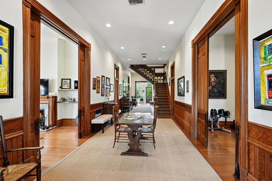 More Photos Of 2001 Lakeshore Dr, Mandeville Office For Sale