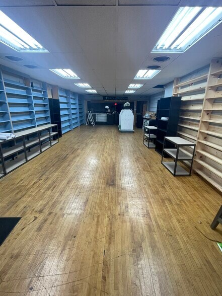 More Photos Of 522 S Main St, Elkhart Storefront Retail Residential For Lease