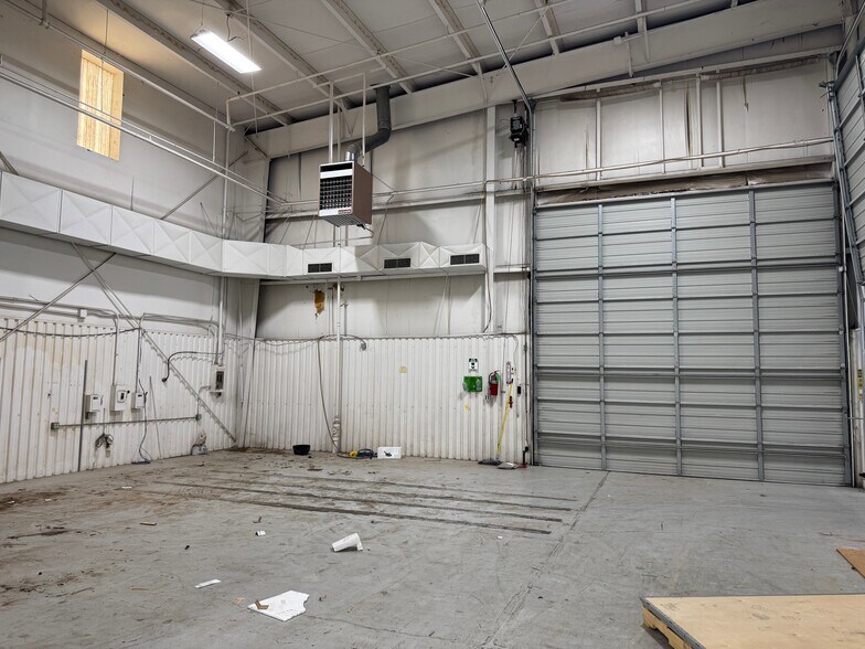 More Photos Of 7700 E 38th St, Tulsa Manufacturing For Lease