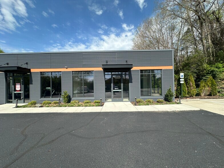 More Photos Of 2200 S Main St, Blacksburg Office For Sale