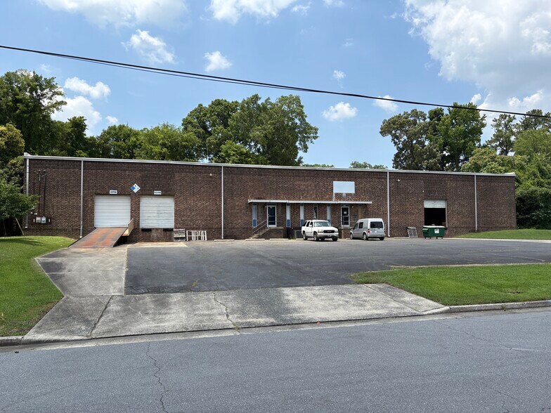 Primary Photo Of 515-517 Enterprise Dr, Charlotte Warehouse For Lease