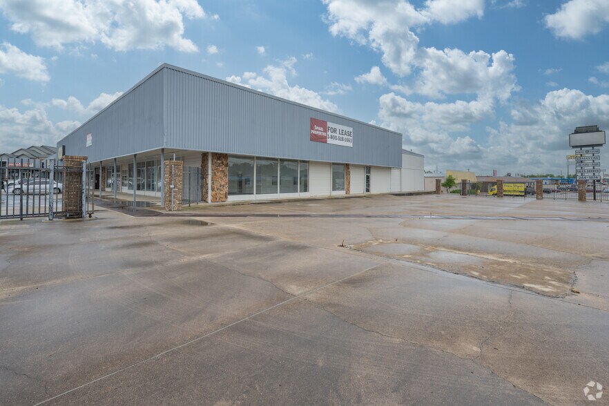 More Photos Of 8101-8155 Camp Bowie West Blvd, Fort Worth General Retail For Lease