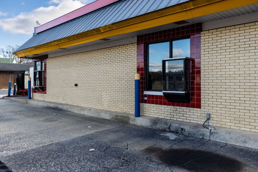 More Photos Of 172 W Old Cross Rd, New Market Fast Food For Lease
