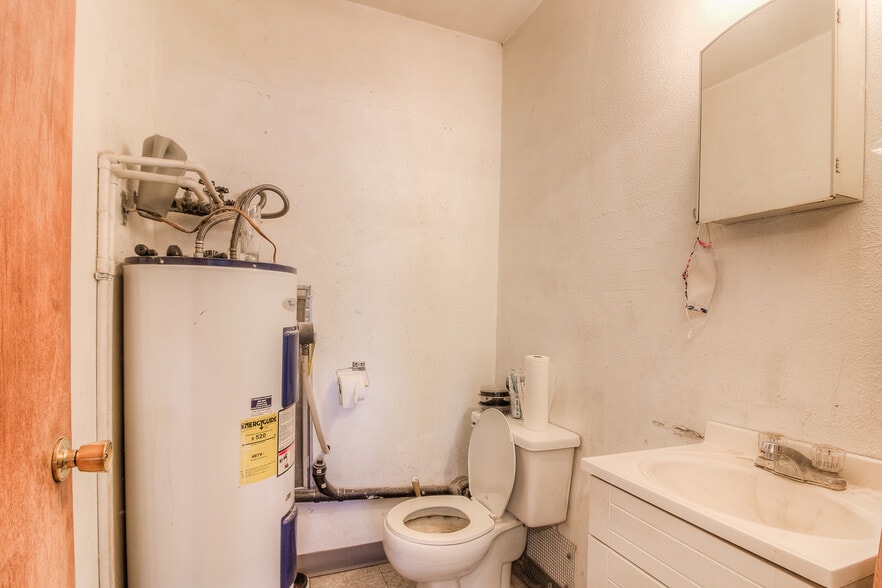 More Photos Of 4813 Tieton Dr, Yakima Storefront Retail Office For Sale