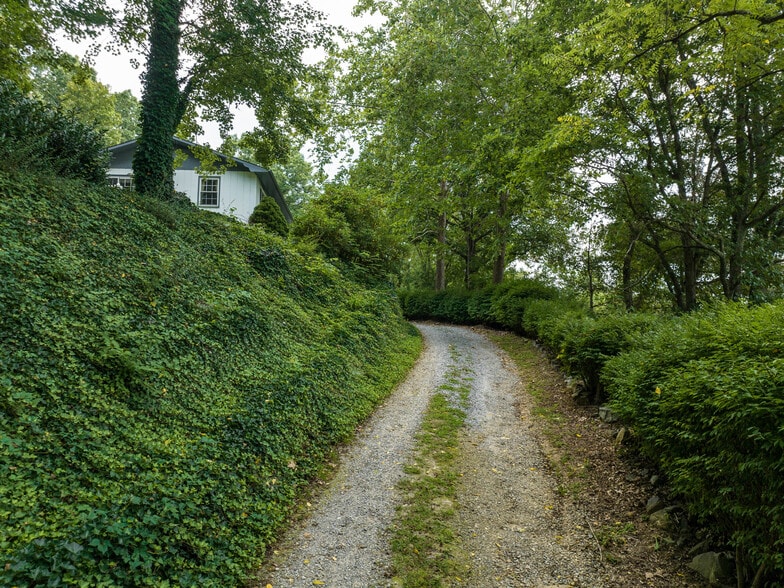 More Photos Of 371 Riverview Dr, Waynesville Manufactured Housing Mobile Home Park For Sale