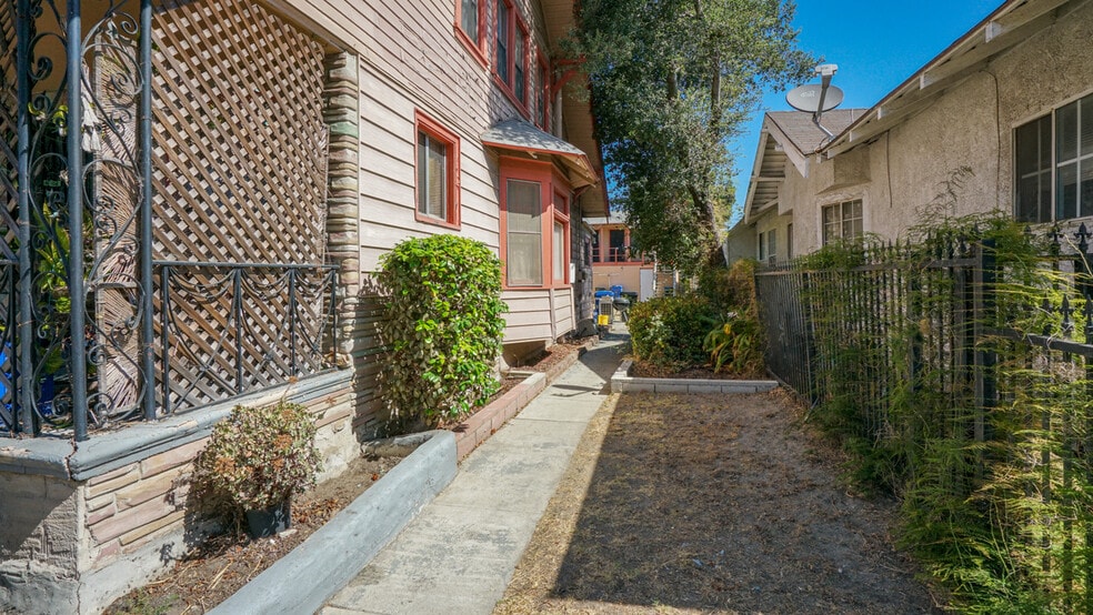 More Photos Of 1111 W 47th St, Los Angeles Apartments For Sale