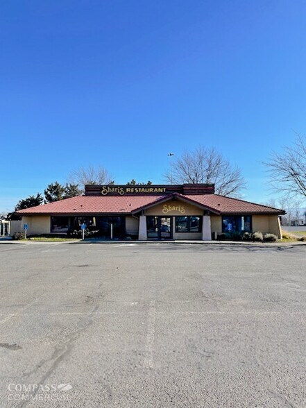 More Photos Of 210 Penninger St, Central Point Restaurant For Lease