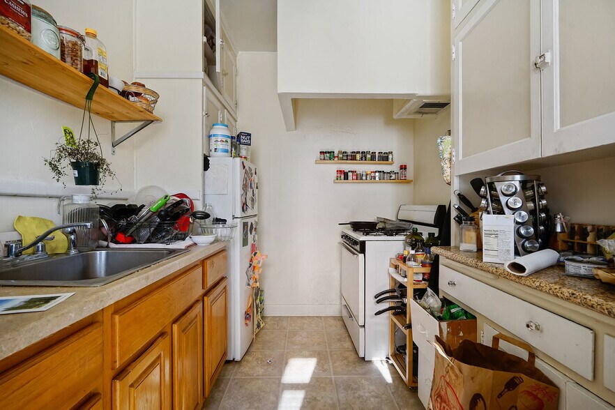 More Photos Of 226 Athol Ave, Oakland Apartments For Sale