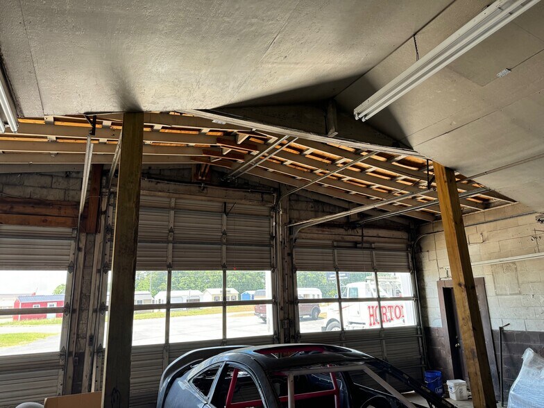 More Photos Of 4115 Greensboro Ave, Tuscaloosa Auto Repair For Sale