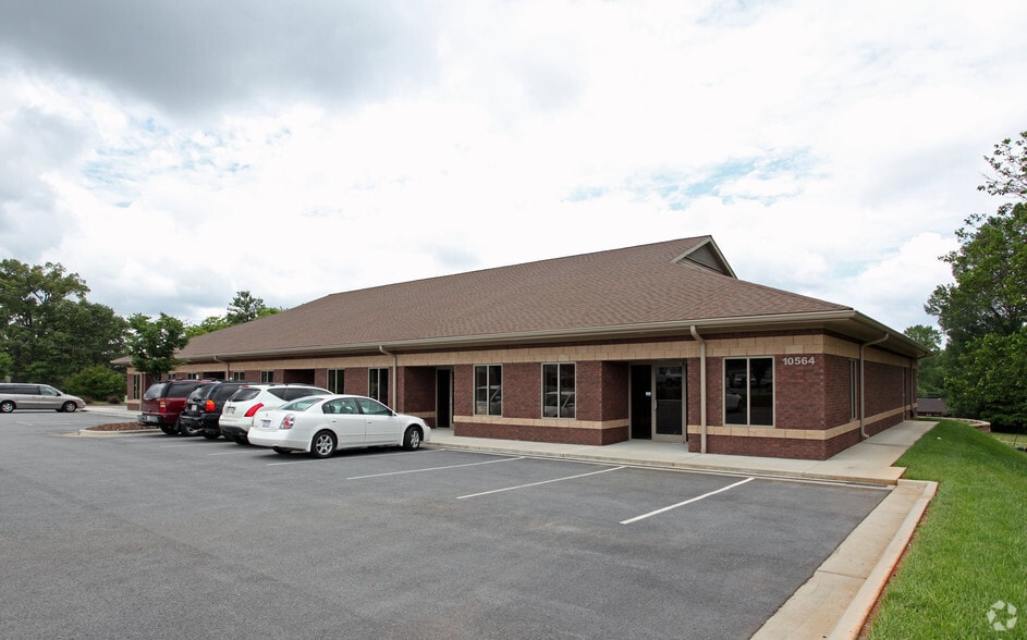 Primary Photo Of 10564 N Main St, Archdale Medical For Lease