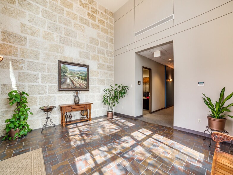 More Photos Of 2200-2202 Thousand Oaks Dr, San Antonio Office For Sale