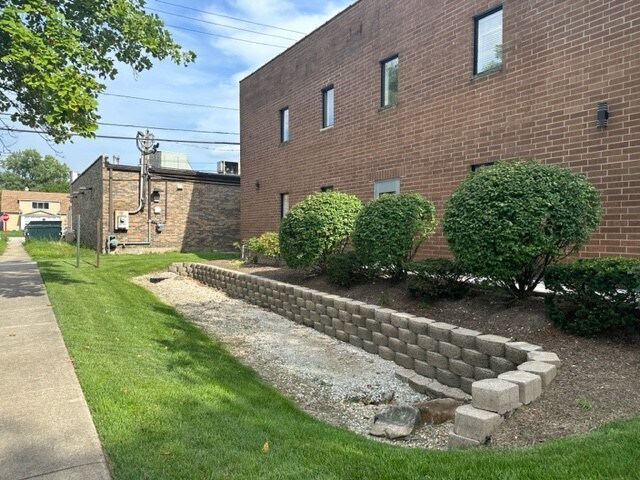 More Photos Of 1035 Havens Ct, Downers Grove Medical For Lease