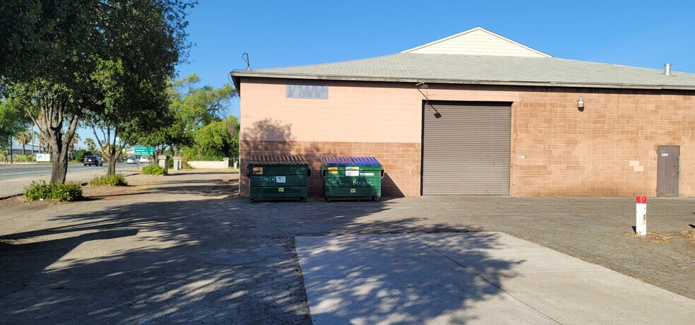 More Photos Of 4696 E Waterloo Rd, Stockton Warehouse For Lease