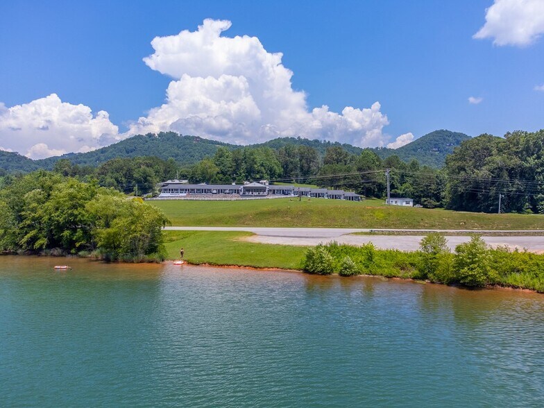 More Photos Of 40 Chatuge Ln, Hayesville Hotel For Sale